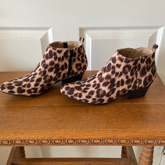 Old Navy Leopard Print Ankle Boots - Picture 3 of 7